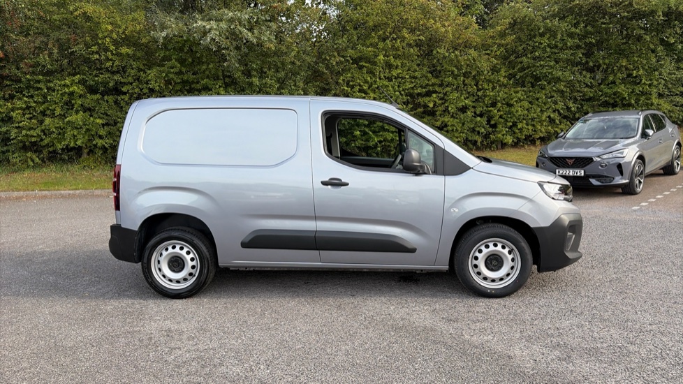 Peugeot Partner Standard Diesel 1.5 BlueHDi 100 Professional Van - Image 9