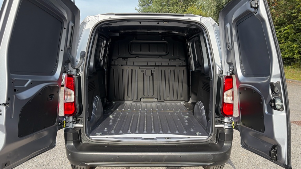 Peugeot Partner Standard Diesel 1.5 BlueHDi 100 Professional Van - Image 12