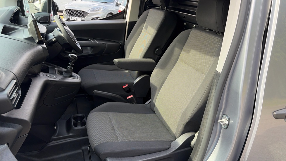 Peugeot Partner Standard Diesel 1.5 BlueHDi 100 Professional Van - Image 13
