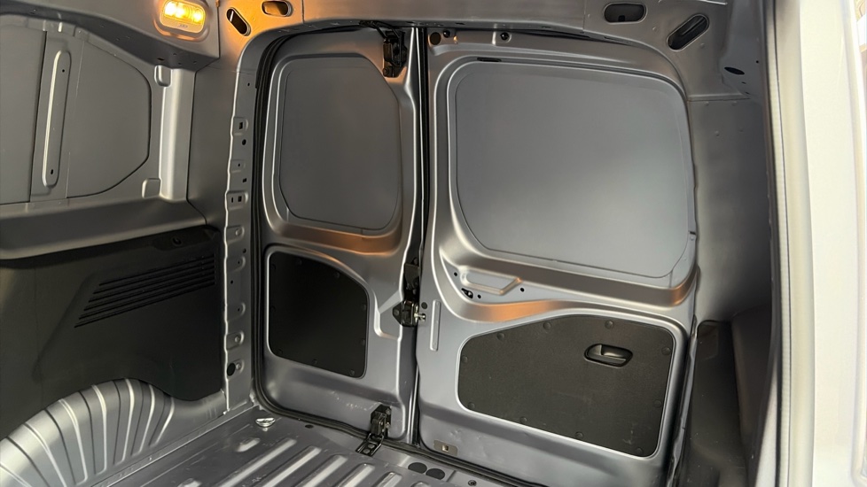 Peugeot Partner Standard Diesel 1.5 BlueHDi 100 Professional Van - Image 14