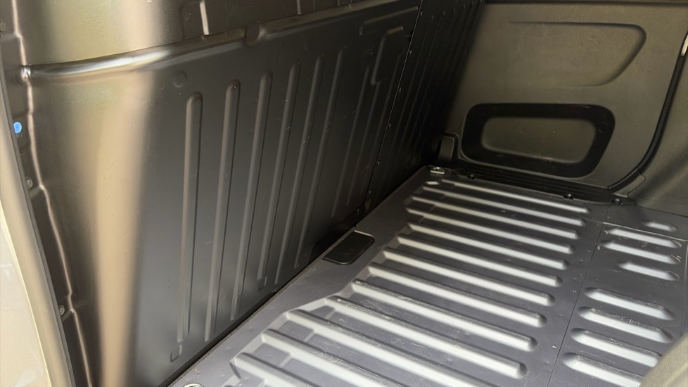 Peugeot Partner Standard Diesel 1.5 BlueHDi 100 Professional Van - Image 18