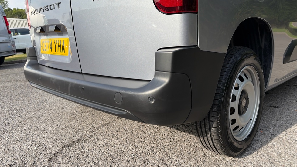 Peugeot Partner Standard Diesel 1.5 BlueHDi 100 Professional Van - Image 21