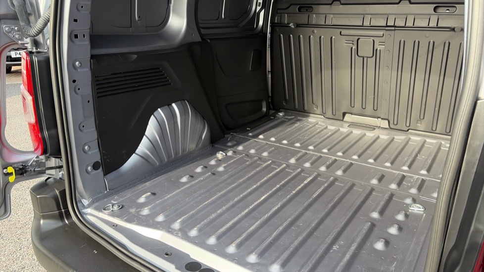 Peugeot Partner Standard Diesel 1.5 BlueHDi 100 Professional Van - Image 26