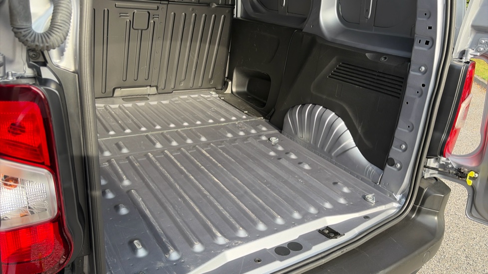 Peugeot Partner Standard Diesel 1.5 BlueHDi 100 Professional Van - Image 27
