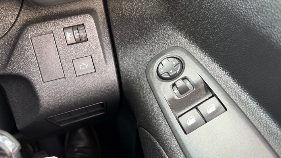 Peugeot Partner Standard Diesel 1.5 BlueHDi 100 Professional Van - Image 35