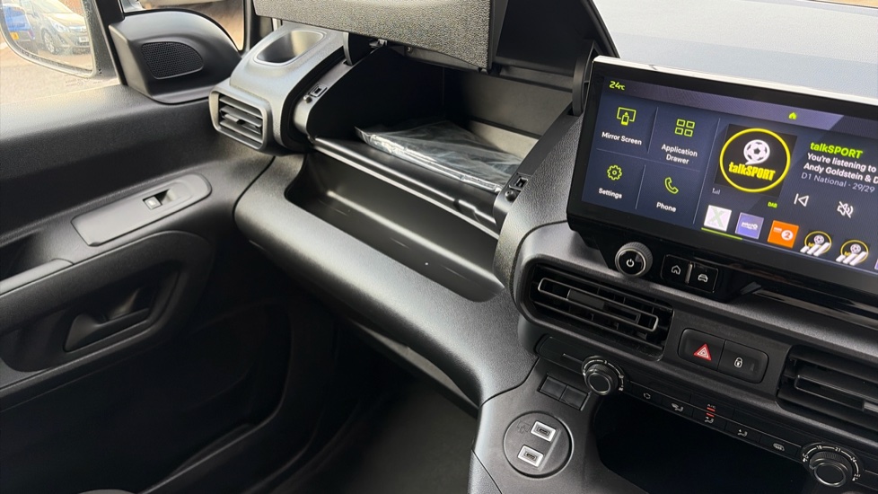 Peugeot Partner Standard Diesel 1.5 BlueHDi 100 Professional Van - Image 37