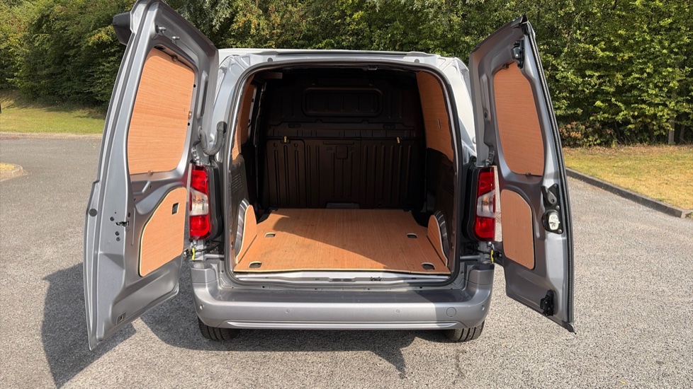 Vauxhall Combo Cargo Combo Diesel 1.5 Turbo D 100ps Pro H1 Van - Image 3