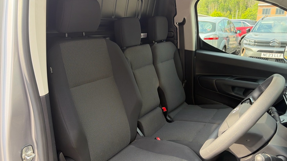 Vauxhall Combo Cargo Combo Diesel 1.5 Turbo D 100ps Pro H1 Van - Image 6