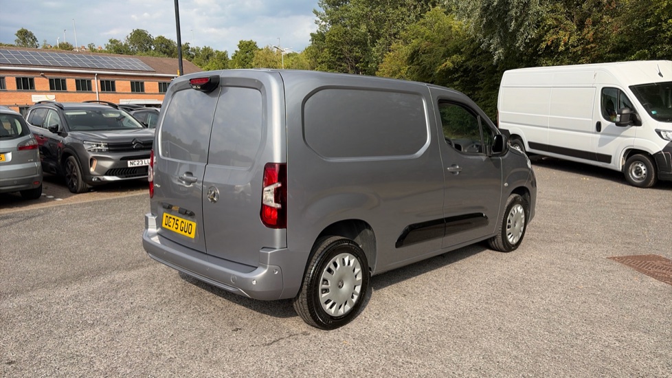 Vauxhall Combo Cargo Combo Diesel 1.5 Turbo D 100ps Pro H1 Van - Image 10