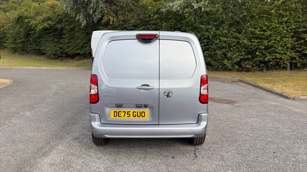 Vauxhall Combo Cargo Combo Diesel 1.5 Turbo D 100ps Pro H1 Van - Image 11
