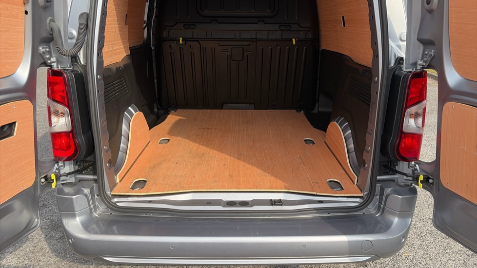 Vauxhall Combo Cargo Combo Diesel 1.5 Turbo D 100ps Pro H1 Van - Image 12
