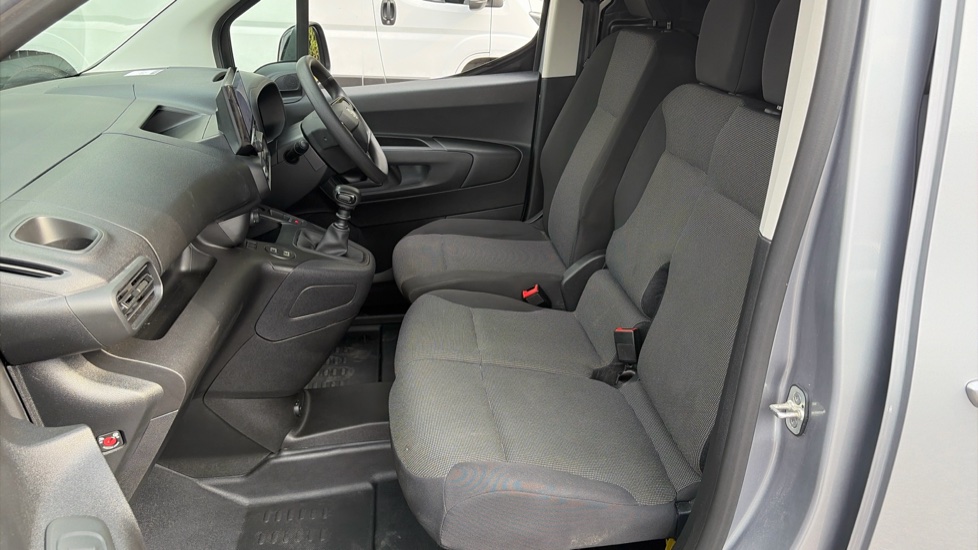 Vauxhall Combo Cargo Combo Diesel 1.5 Turbo D 100ps Pro H1 Van - Image 13