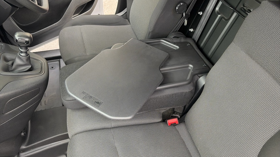 Vauxhall Combo Cargo Combo Diesel 1.5 Turbo D 100ps Pro H1 Van - Image 34