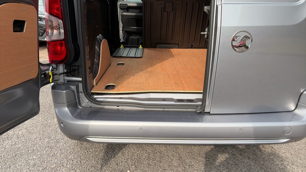 Vauxhall Combo Cargo Combo Diesel 1.5 Turbo D 100ps Pro H1 Van - Image 37