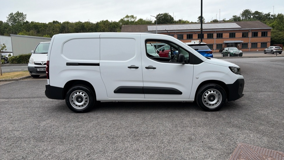 Vauxhall Combo Cargo Combo Xl Diesel 1.5 Turbo D 130ps Prime Plus H1 Van Auto - Image 9
