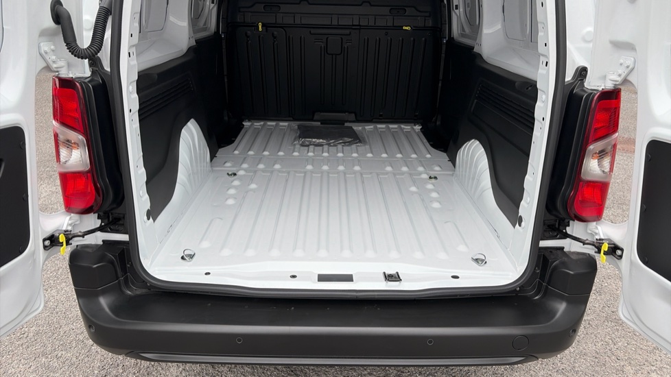 Vauxhall Combo Cargo Combo Xl Diesel 1.5 Turbo D 130ps Prime Plus H1 Van Auto - Image 12