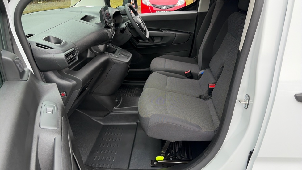 Vauxhall Combo Cargo Combo Xl Diesel 1.5 Turbo D 130ps Prime Plus H1 Van Auto - Image 13