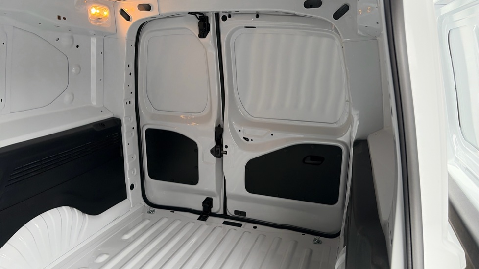Vauxhall Combo Cargo Combo Xl Diesel 1.5 Turbo D 130ps Prime Plus H1 Van Auto - Image 14