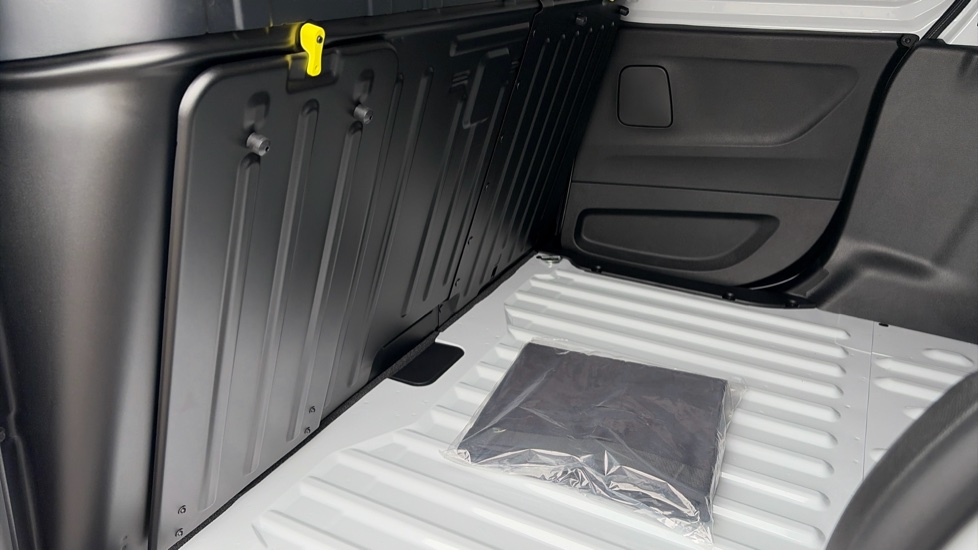 Vauxhall Combo Cargo Combo Xl Diesel 1.5 Turbo D 130ps Prime Plus H1 Van Auto - Image 18