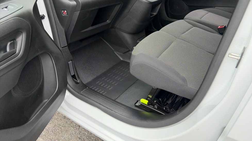 Vauxhall Combo Cargo Combo Xl Diesel 1.5 Turbo D 130ps Prime Plus H1 Van Auto - Image 24