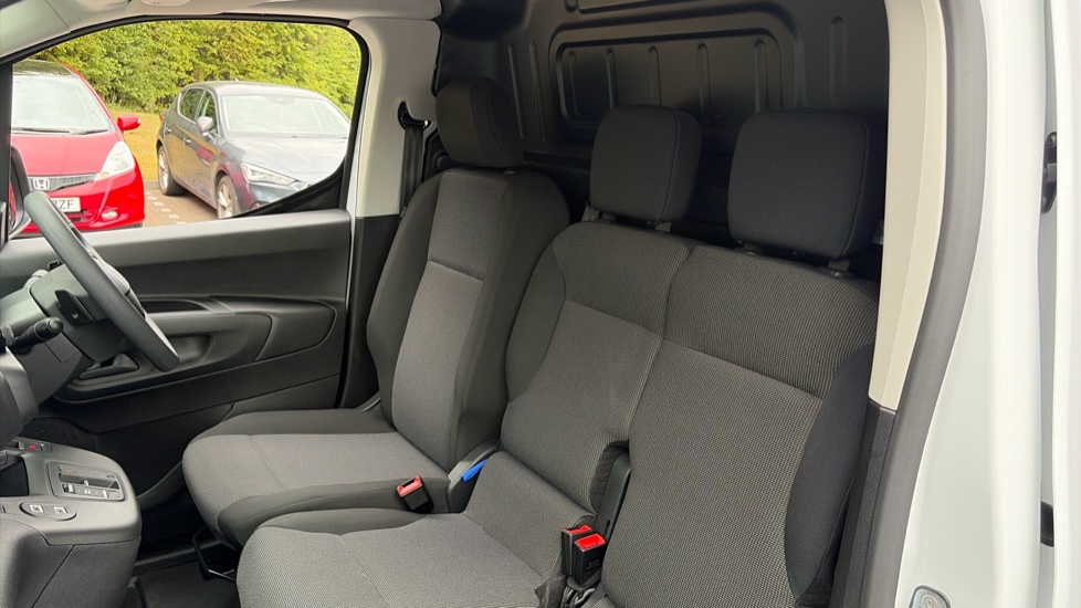 Vauxhall Combo Cargo Combo Xl Diesel 1.5 Turbo D 130ps Prime Plus H1 Van Auto - Image 25