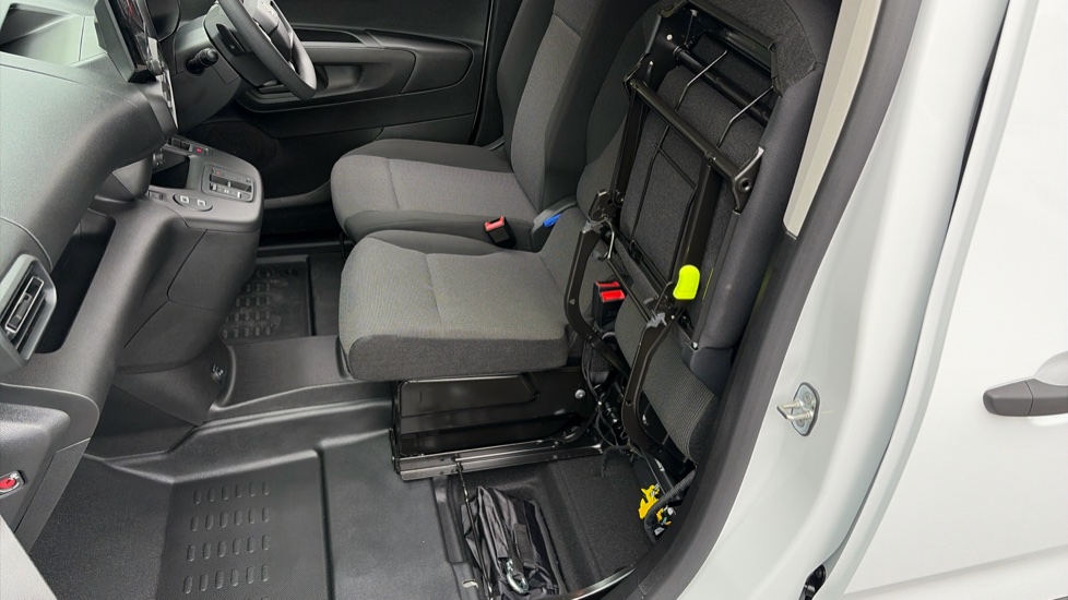 Vauxhall Combo Cargo Combo Xl Diesel 1.5 Turbo D 130ps Prime Plus H1 Van Auto - Image 26