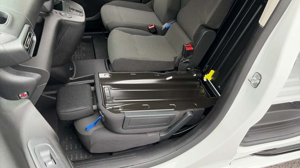 Vauxhall Combo Cargo Combo Xl Diesel 1.5 Turbo D 130ps Prime Plus H1 Van Auto - Image 27