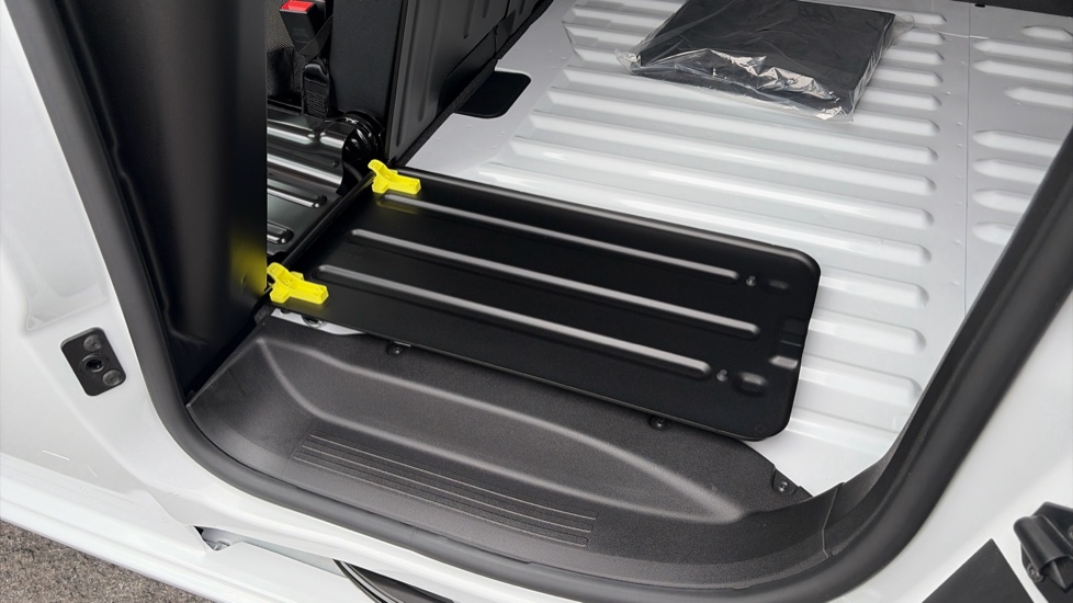 Vauxhall Combo Cargo Combo Xl Diesel 1.5 Turbo D 130ps Prime Plus H1 Van Auto - Image 28