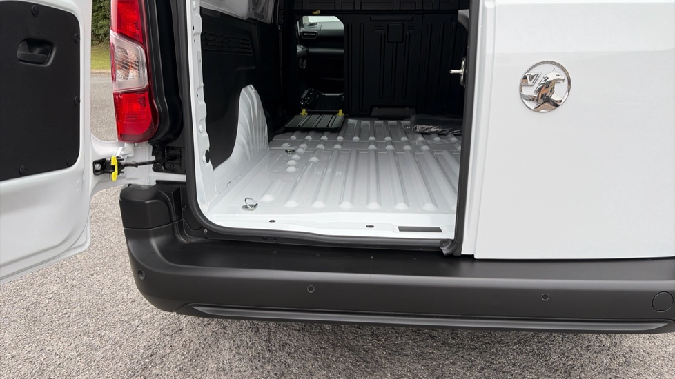 Vauxhall Combo Cargo Combo Xl Diesel 1.5 Turbo D 130ps Prime Plus H1 Van Auto - Image 29