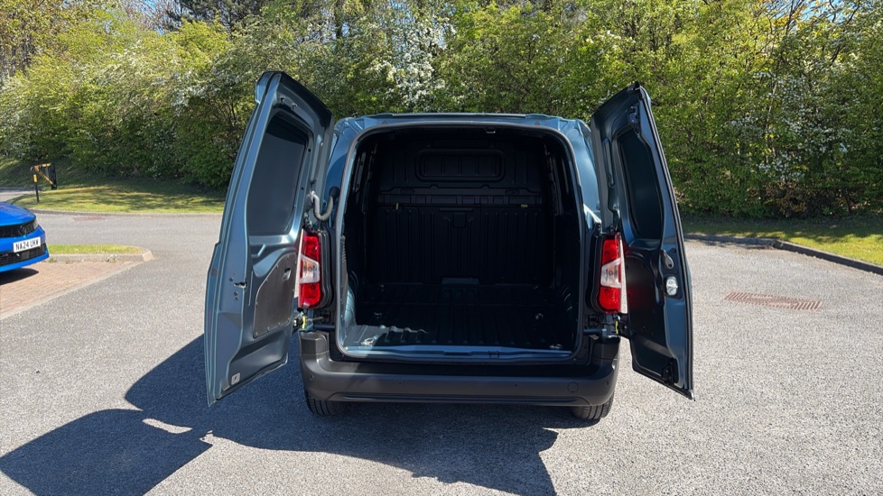 Vauxhall Combo Cargo Combo Diesel 1.5 Turbo D 100ps Prime Plus H1 Van - Image 3