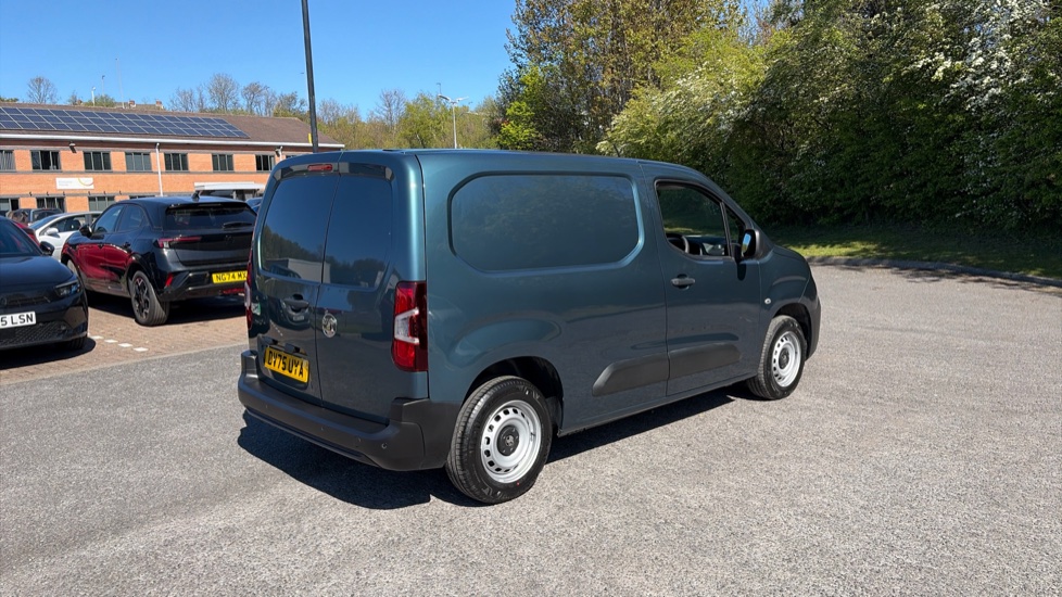 Vauxhall Combo Cargo Combo Diesel 1.5 Turbo D 100ps Prime Plus H1 Van - Image 10