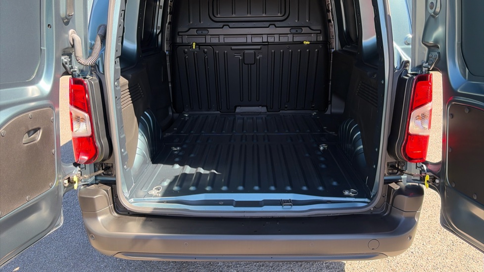Vauxhall Combo Cargo Combo Diesel 1.5 Turbo D 100ps Prime Plus H1 Van - Image 12