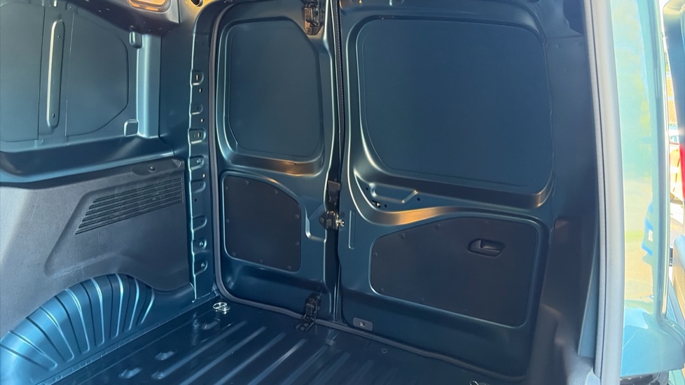 Vauxhall Combo Cargo Combo Diesel 1.5 Turbo D 100ps Prime Plus H1 Van - Image 14
