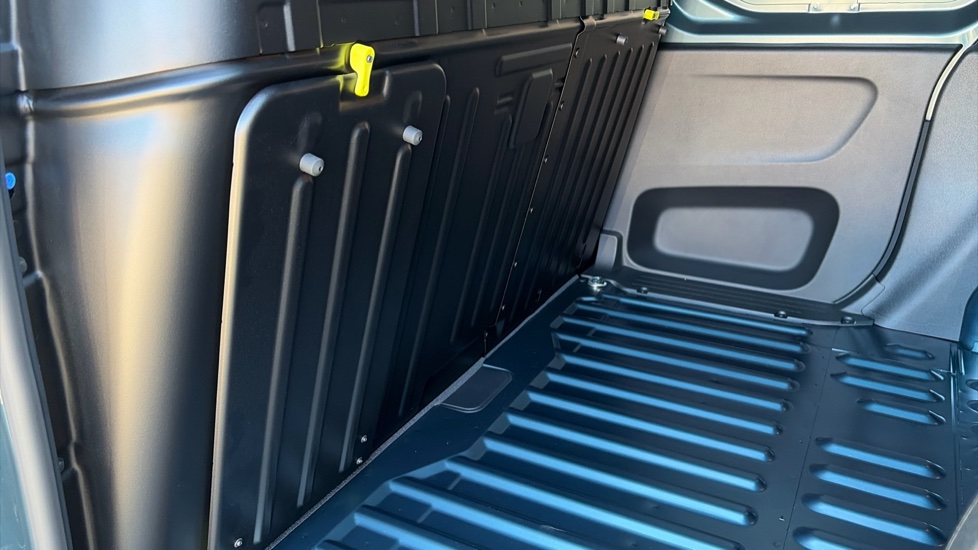 Vauxhall Combo Cargo Combo Diesel 1.5 Turbo D 100ps Prime Plus H1 Van - Image 18