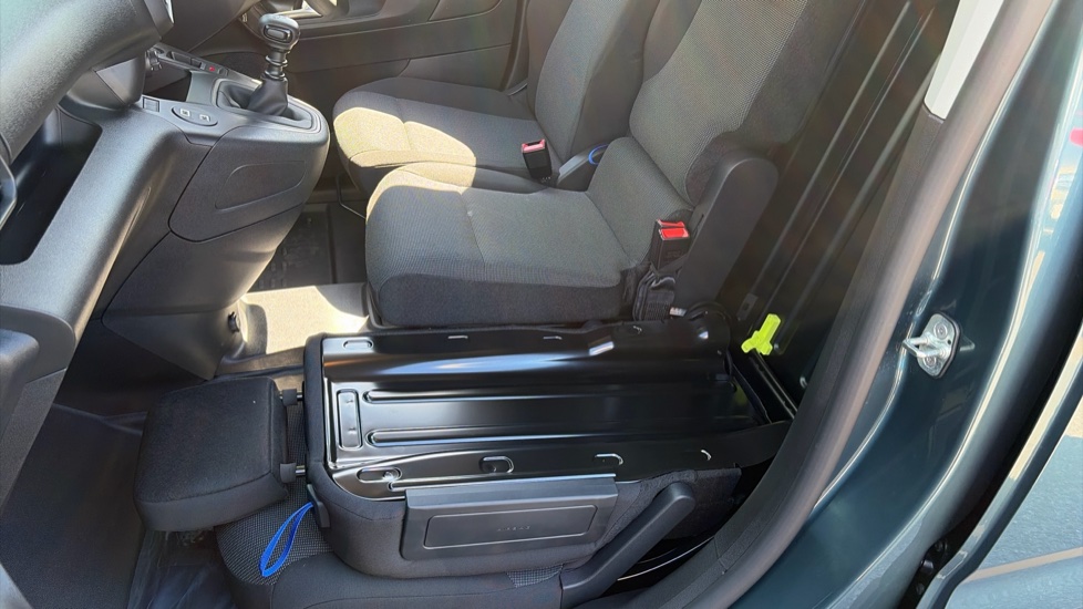 Vauxhall Combo Cargo Combo Diesel 1.5 Turbo D 100ps Prime Plus H1 Van - Image 21