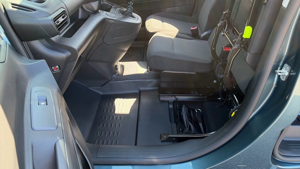 Vauxhall Combo Cargo Combo Diesel 1.5 Turbo D 100ps Prime Plus H1 Van - Image 24