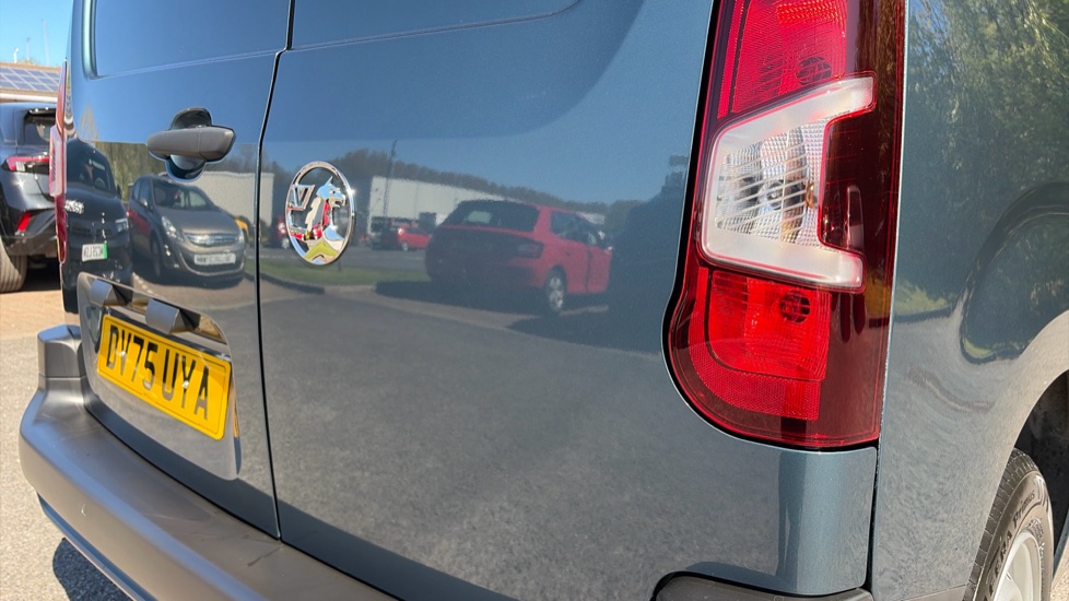 Vauxhall Combo Cargo Combo Diesel 1.5 Turbo D 100ps Prime Plus H1 Van - Image 30