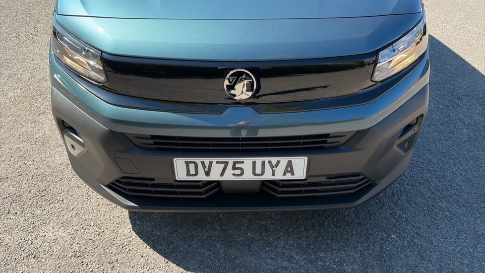 Vauxhall Combo Cargo Combo Diesel 1.5 Turbo D 100ps Prime Plus H1 Van - Image 35