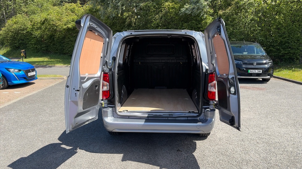 Vauxhall Combo Cargo Combo Xl Diesel 1.5 Turbo D 100ps Pro H1 Van - Image 3