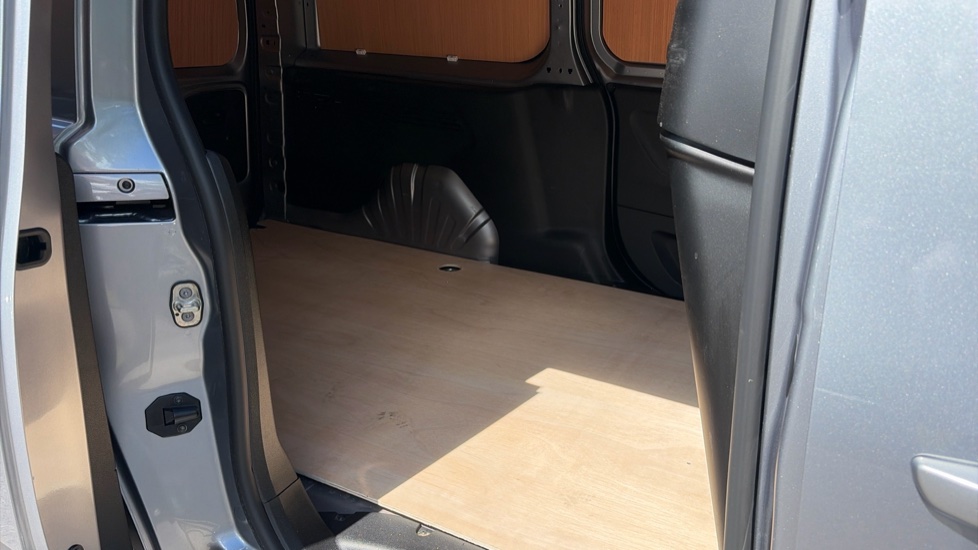 Vauxhall Combo Cargo Combo Xl Diesel 1.5 Turbo D 100ps Pro H1 Van - Image 5