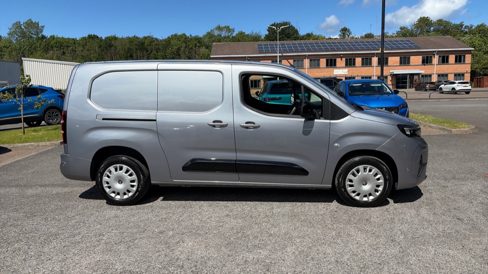 Vauxhall Combo Cargo Combo Xl Diesel 1.5 Turbo D 100ps Pro H1 Van - Image 9