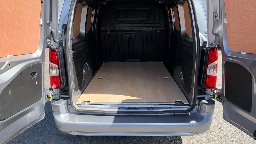 Vauxhall Combo Cargo Combo Xl Diesel 1.5 Turbo D 100ps Pro H1 Van - Image 12