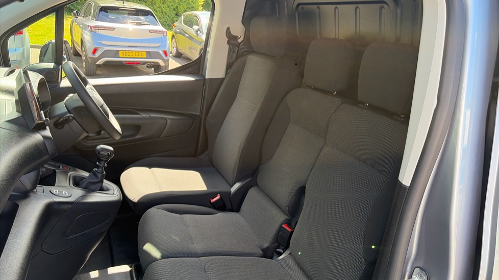 Vauxhall Combo Cargo Combo Xl Diesel 1.5 Turbo D 100ps Pro H1 Van - Image 13