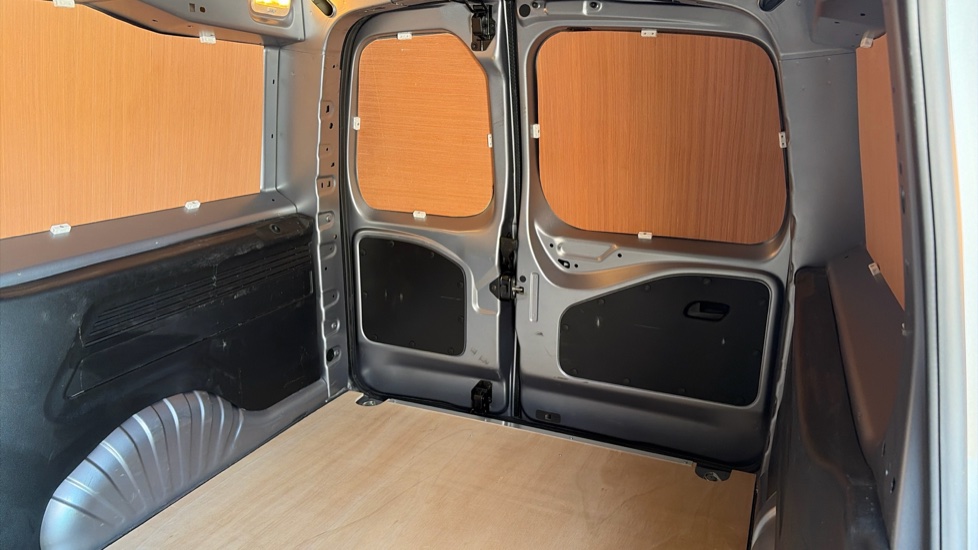 Vauxhall Combo Cargo Combo Xl Diesel 1.5 Turbo D 100ps Pro H1 Van - Image 14
