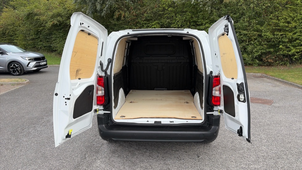Vauxhall Combo Cargo Combo L2 Diesel 2300 1.5 Turbo D 100ps H1 Prime Van - Image 3