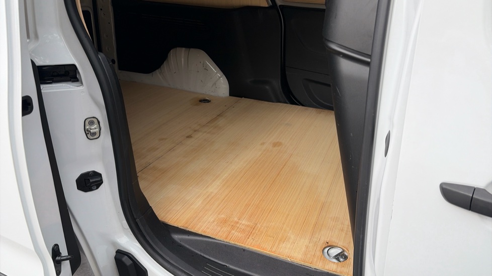 Vauxhall Combo Cargo Combo L2 Diesel 2300 1.5 Turbo D 100ps H1 Prime Van - Image 5