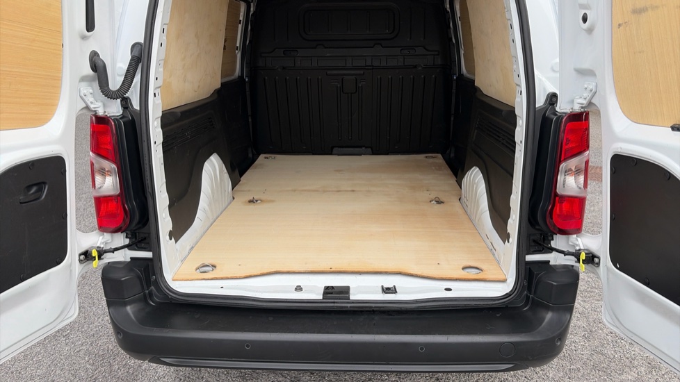 Vauxhall Combo Cargo Combo L2 Diesel 2300 1.5 Turbo D 100ps H1 Prime Van - Image 12