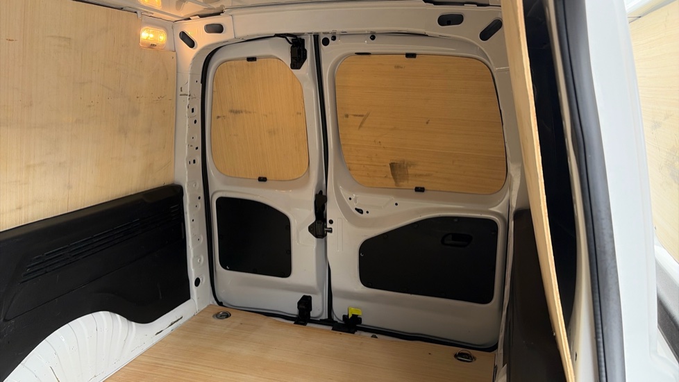 Vauxhall Combo Cargo Combo L2 Diesel 2300 1.5 Turbo D 100ps H1 Prime Van - Image 14