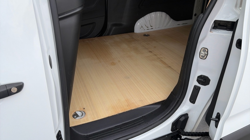 Vauxhall Combo Cargo Combo L2 Diesel 2300 1.5 Turbo D 100ps H1 Prime Van - Image 32