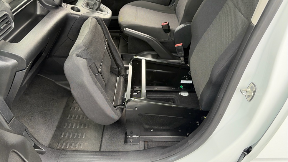 Vauxhall Combo Cargo Combo L2 Diesel 2300 1.5 Turbo D 100ps H1 Prime Van - Image 35